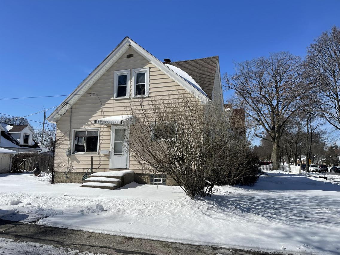 2703 W Oriole Dr, Milwaukee, WI 53209