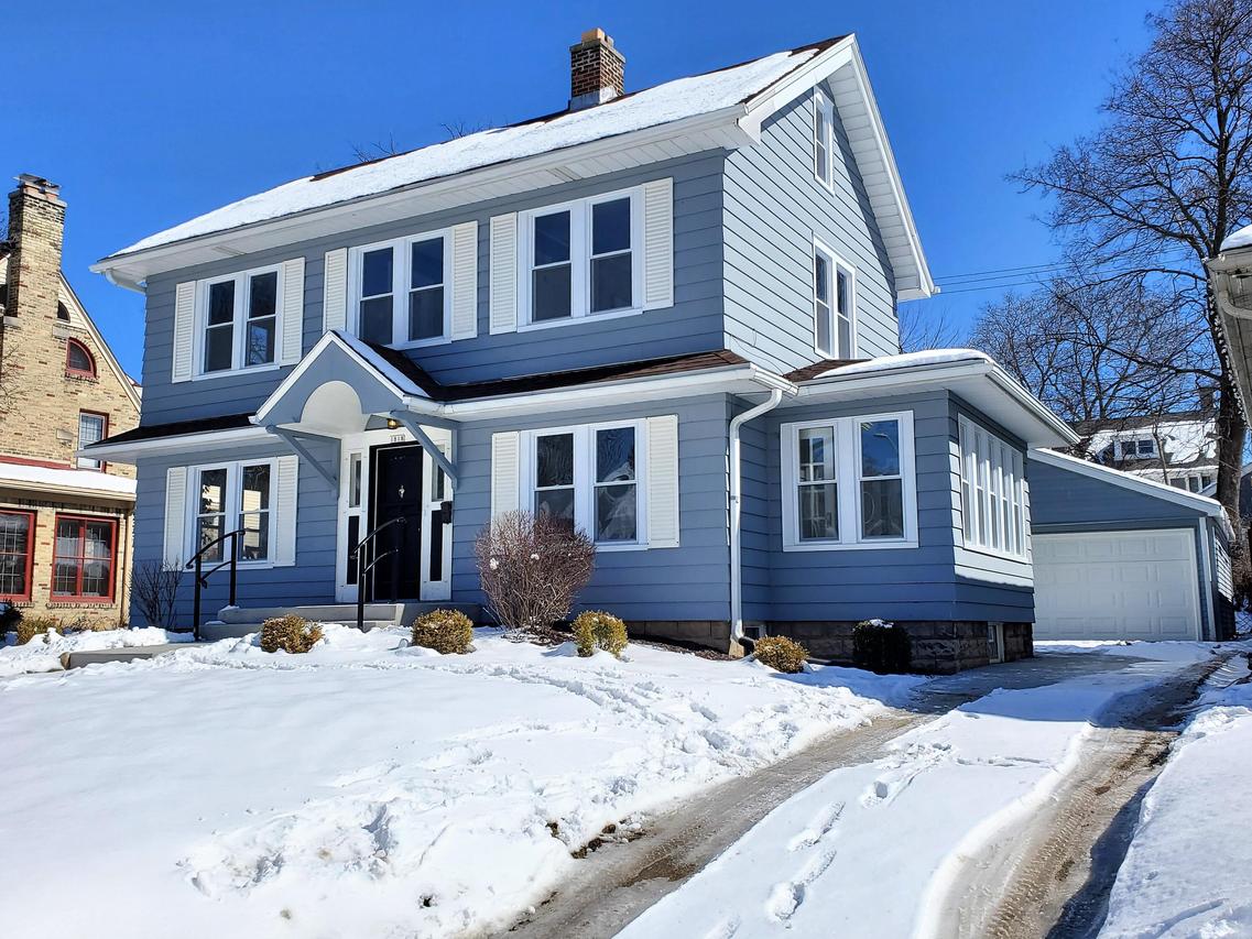 1818 Underwood Ave, Wauwatosa, WI 53213