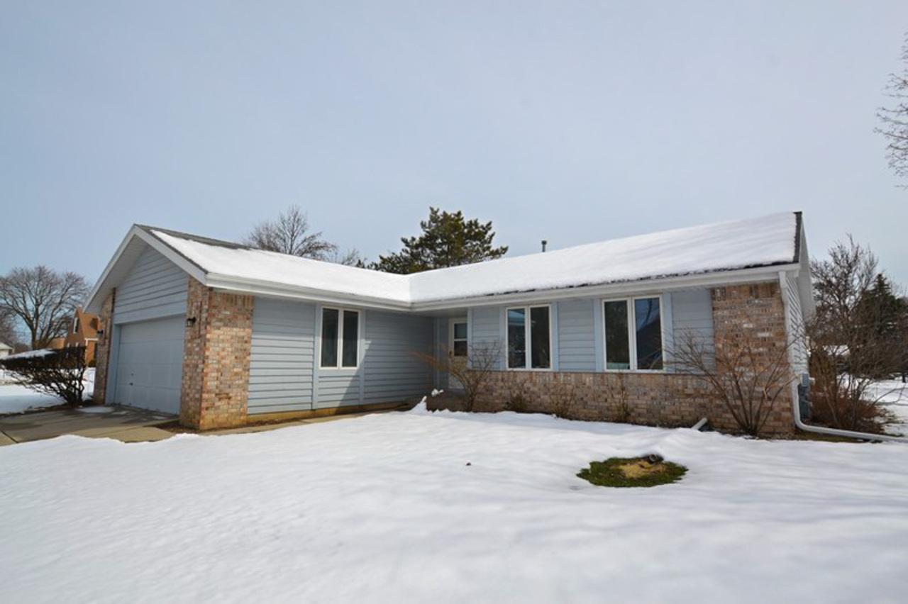 10909 W Hope Ave, Wauwatosa, WI 53222