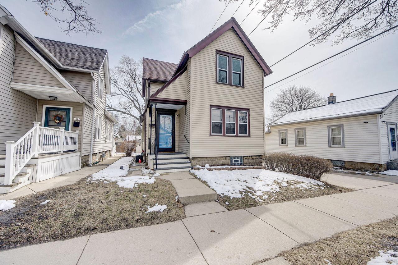 1425 E Russell Ave, Milwaukee, WI 53207