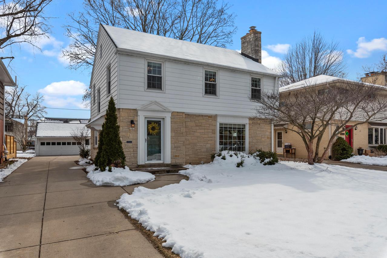 9303 Harding Blvd, Wauwatosa, WI 53226