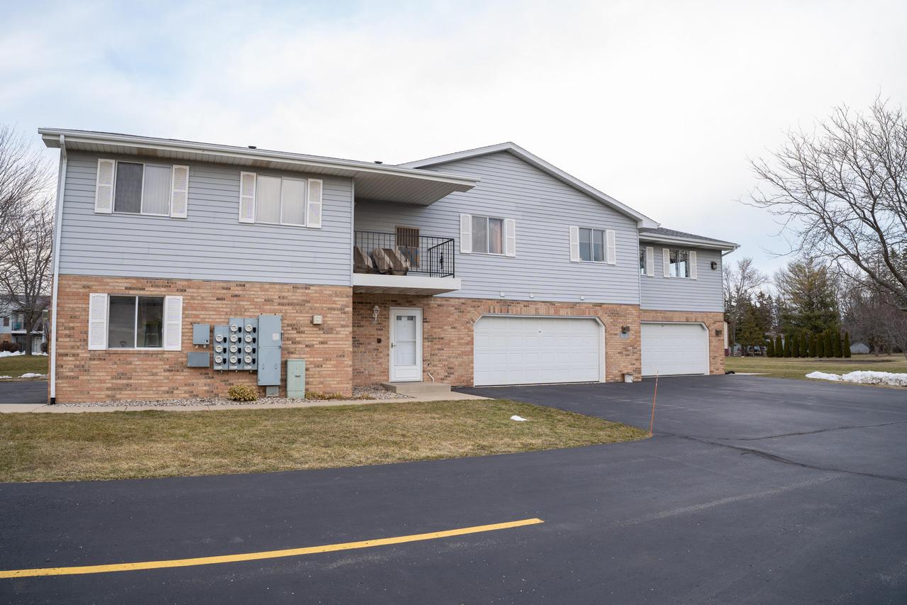 1315 N Sunnyslope Dr #206, Mount Pleasant, WI 53406