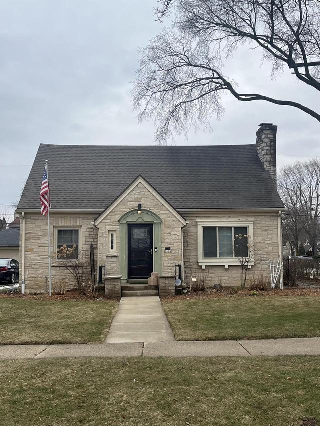 2604 N 91st St, Wauwatosa, WI 53226