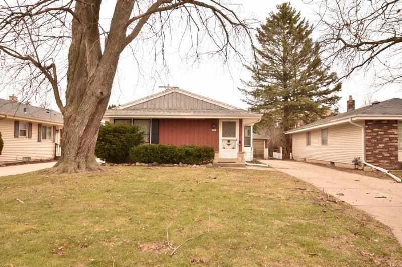 2104 N 113th St, Wauwatosa, WI 53226