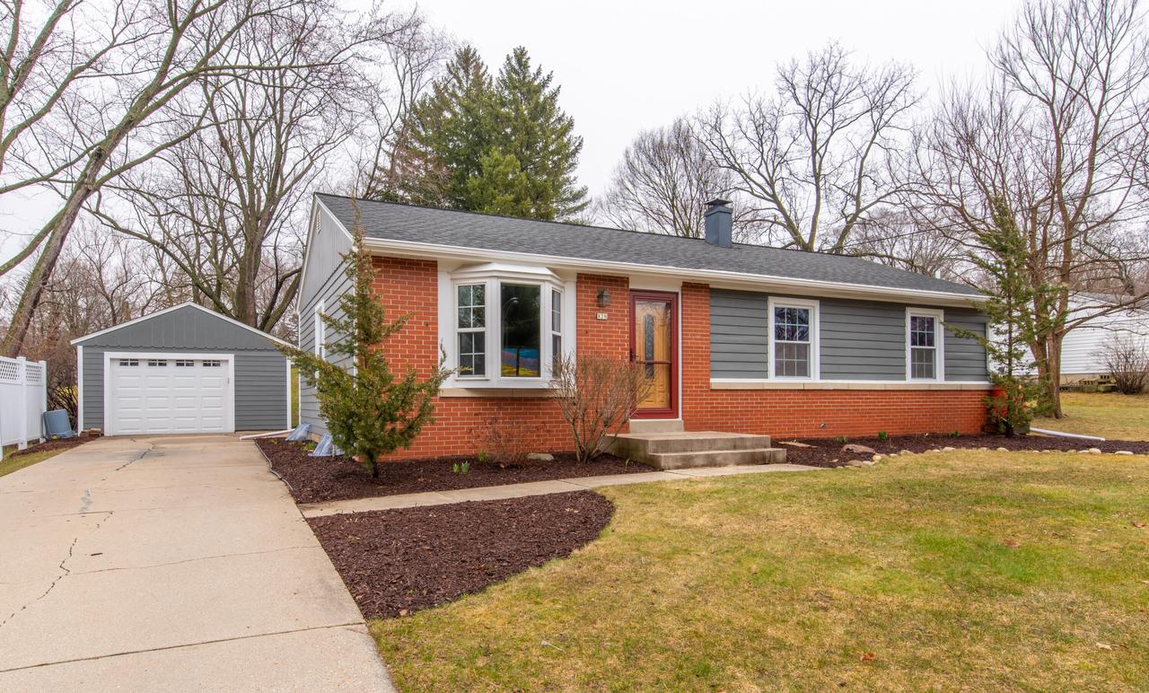828 N 119th St, Wauwatosa, WI 53226