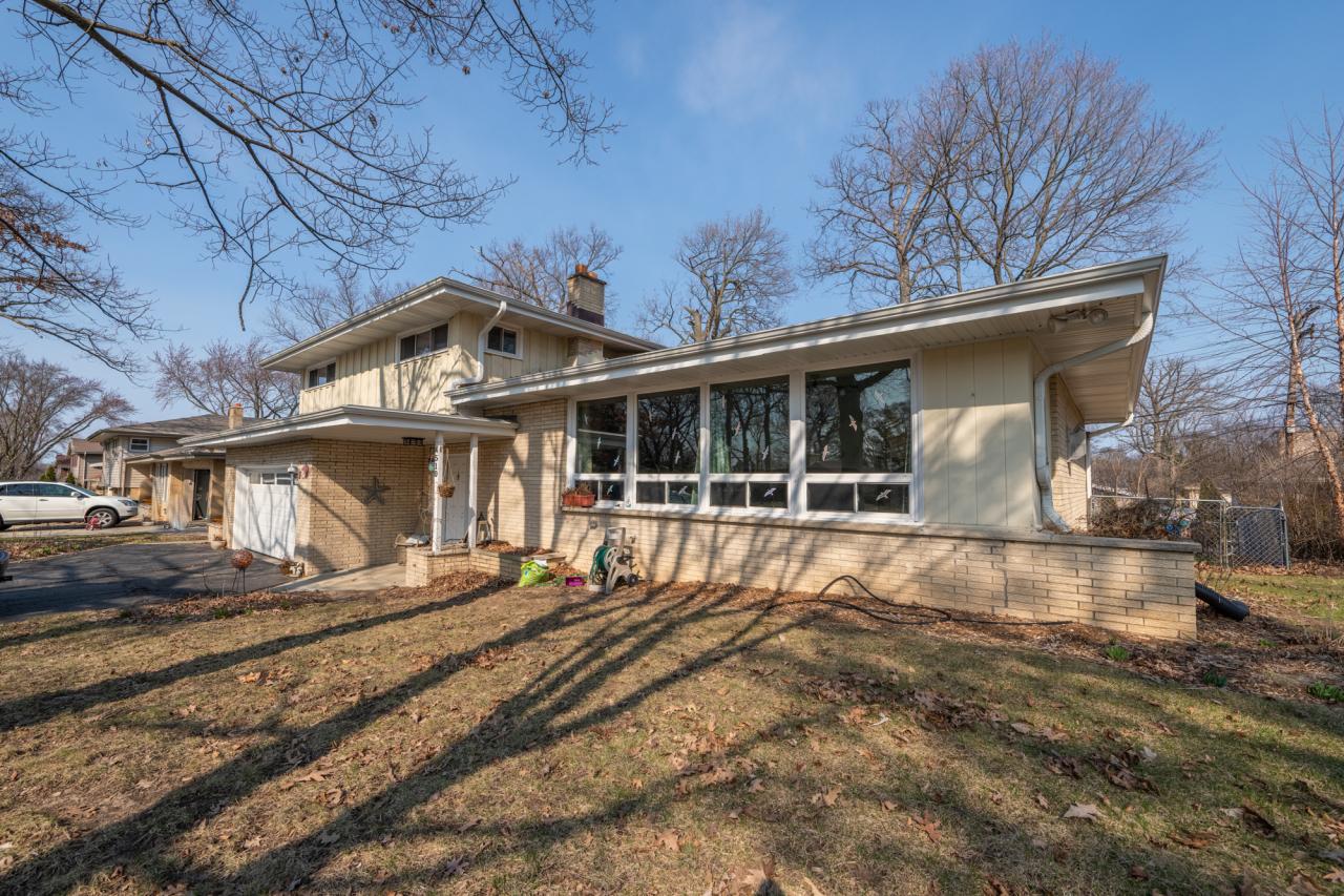 4510 N 110th St., Wauwatosa, WI 53225