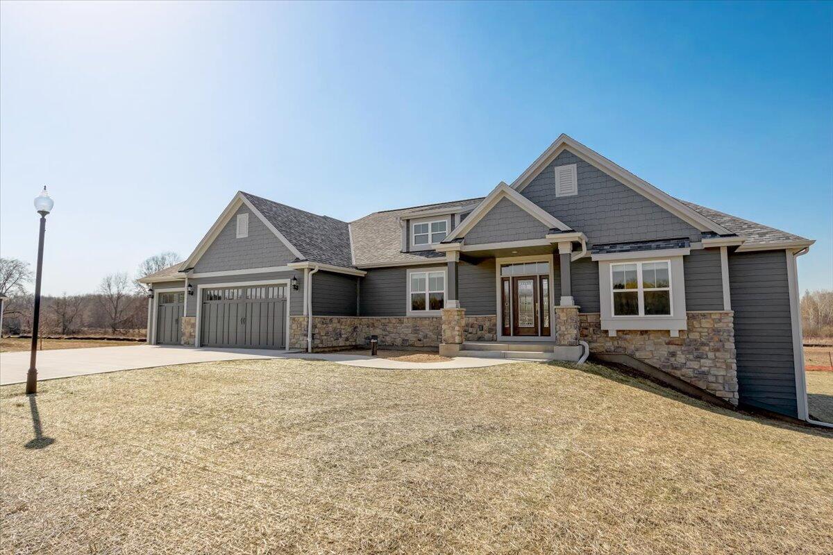 W256S6405 Pheasant Dr, Vernon, WI 53189