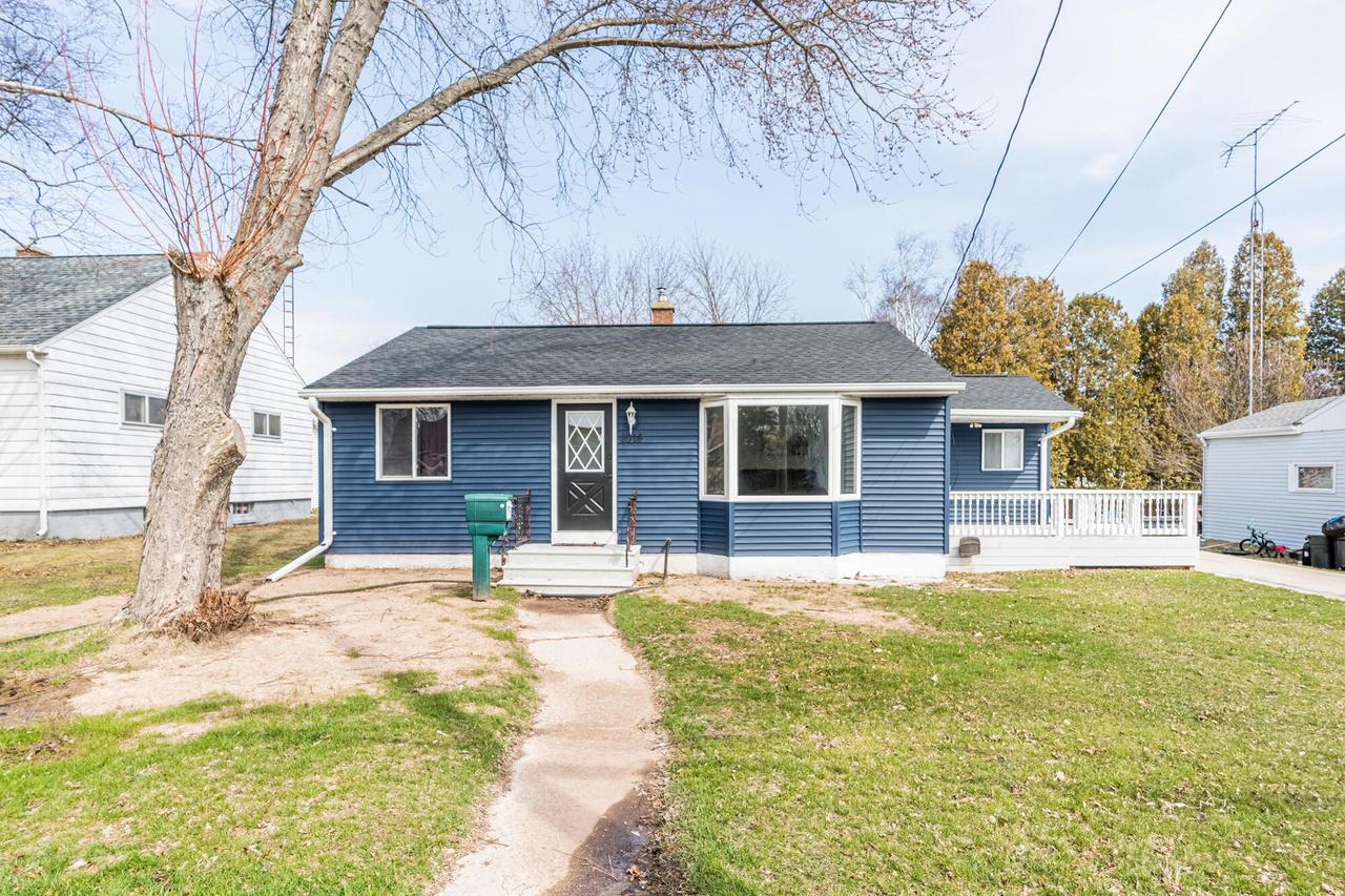 2014 12th St, Two Rivers, WI 54241