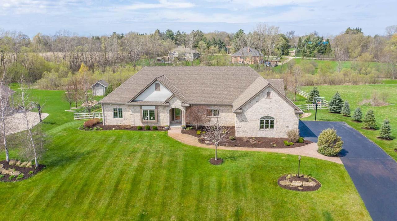S64W22890 Garrett Dr, Vernon, WI 53189
