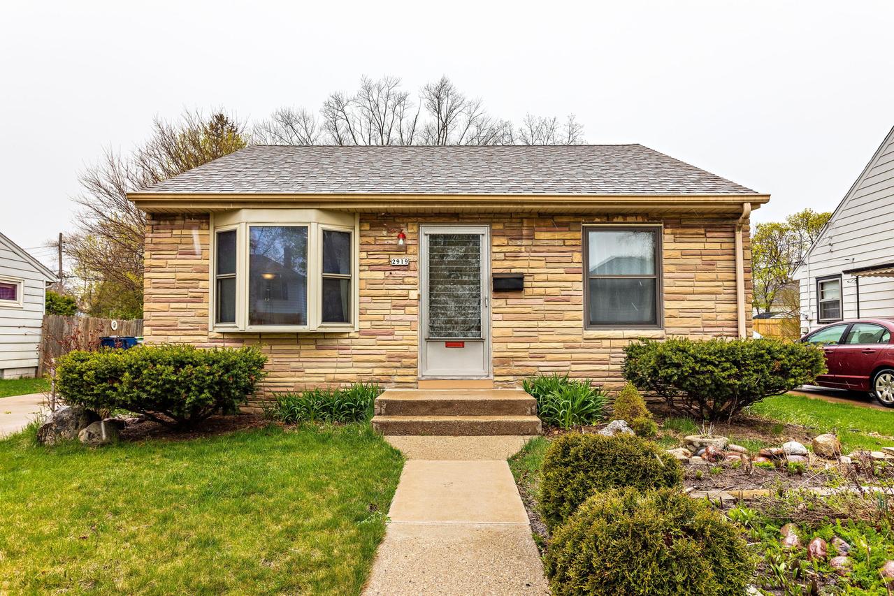 2919 S 61st St, Milwaukee, WI 53219