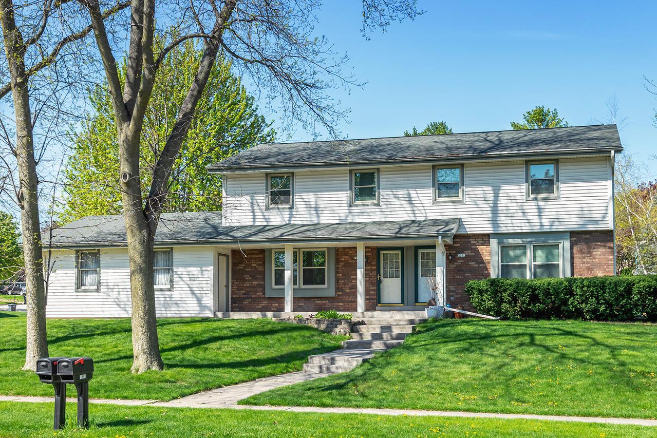 2500-2502 Pebble Valley, Waukesha, WI 53188
