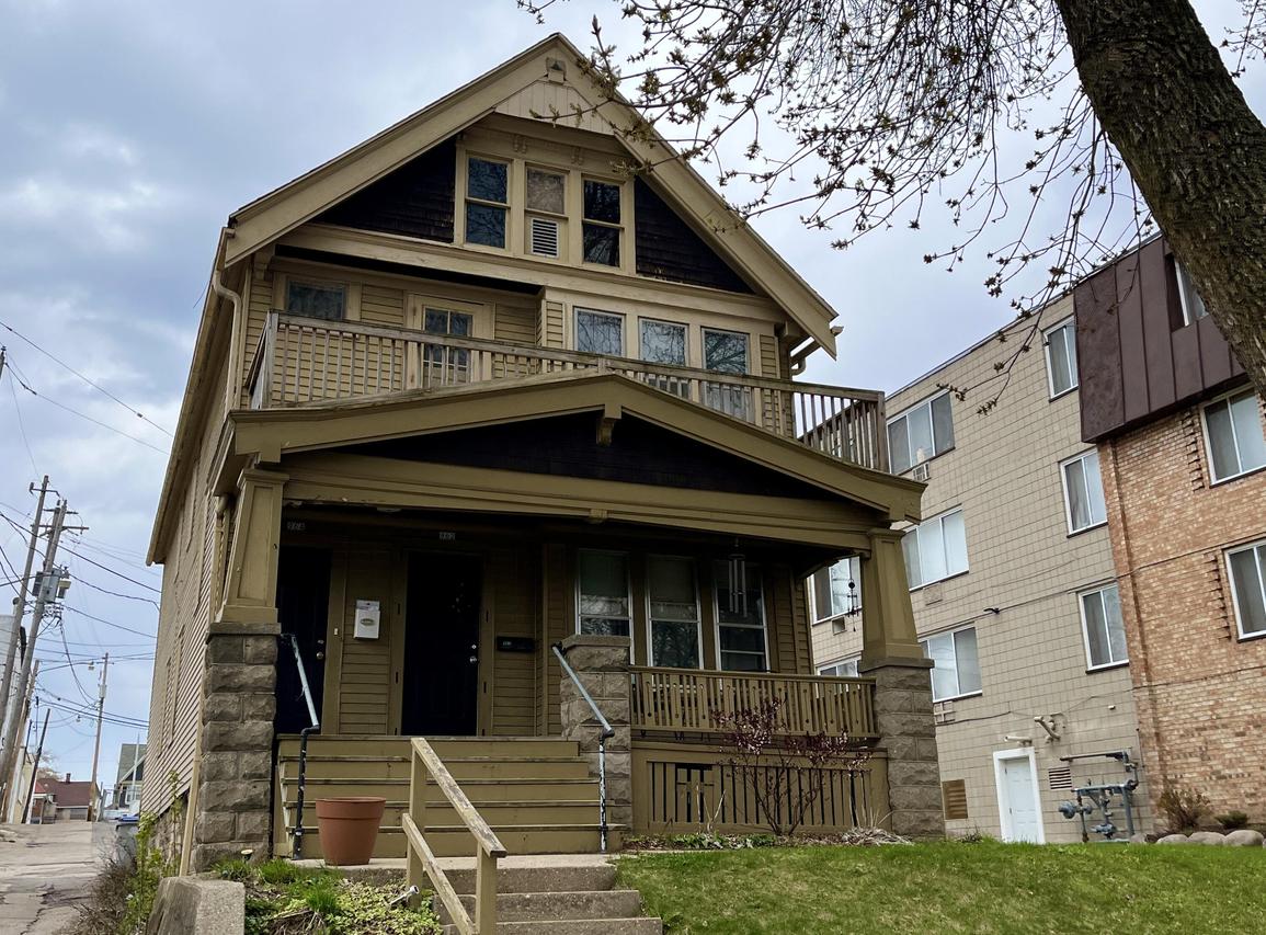 962 N 37th St #964, Milwaukee, WI 53208