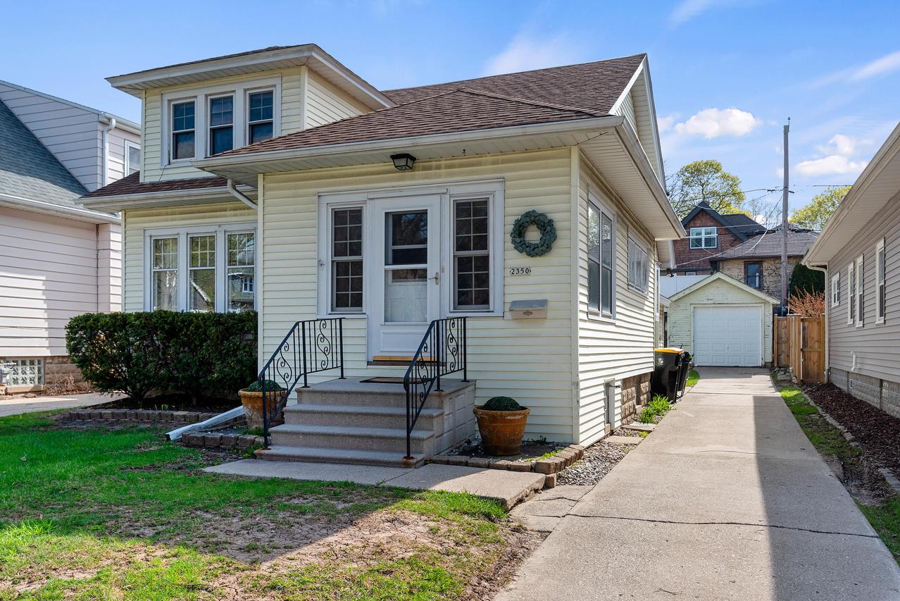 2350 N 63rd St, Wauwatosa, WI 53213
