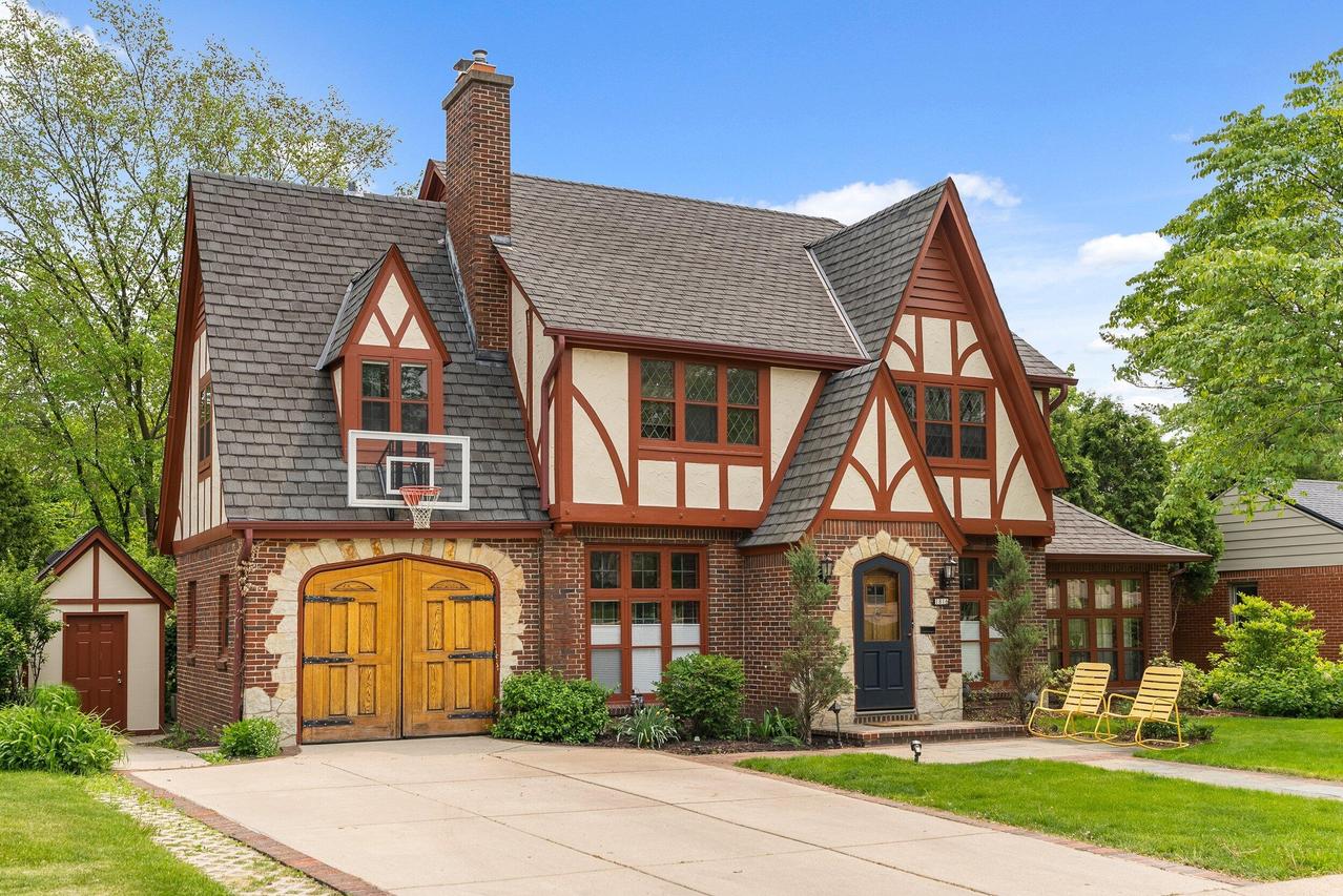 1816 Alta Vista Ave., Wauwatosa, WI 53213