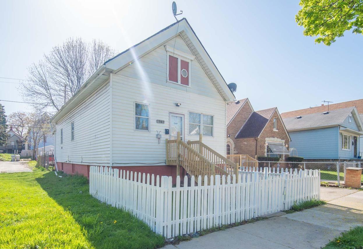 1560 S 9th St, Milwaukee, WI 53204