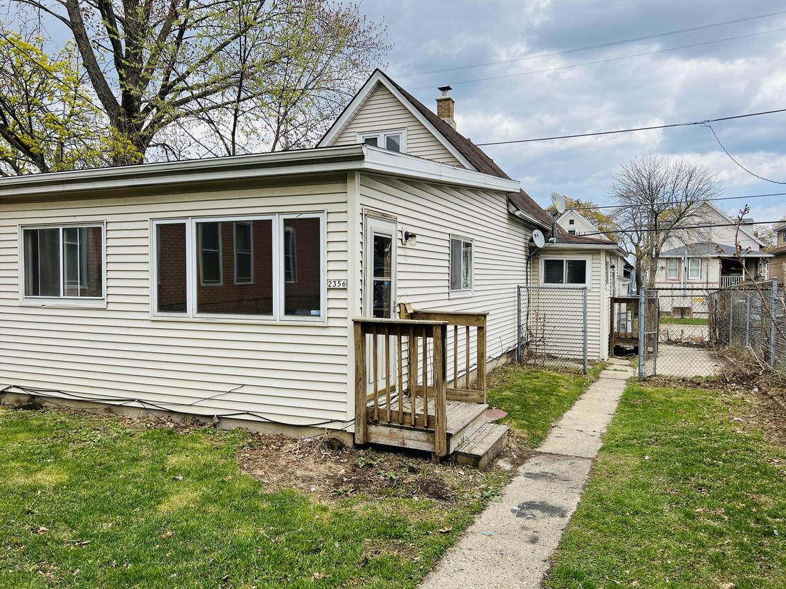 2356 S 20th St, Milwaukee, WI 53215