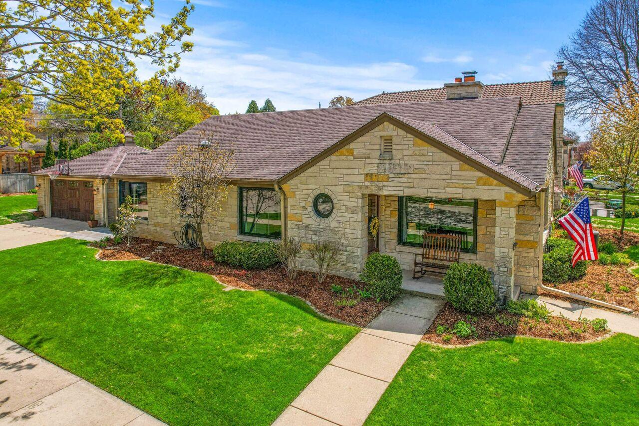 2376 N 91st St, Wauwatosa, WI 53226