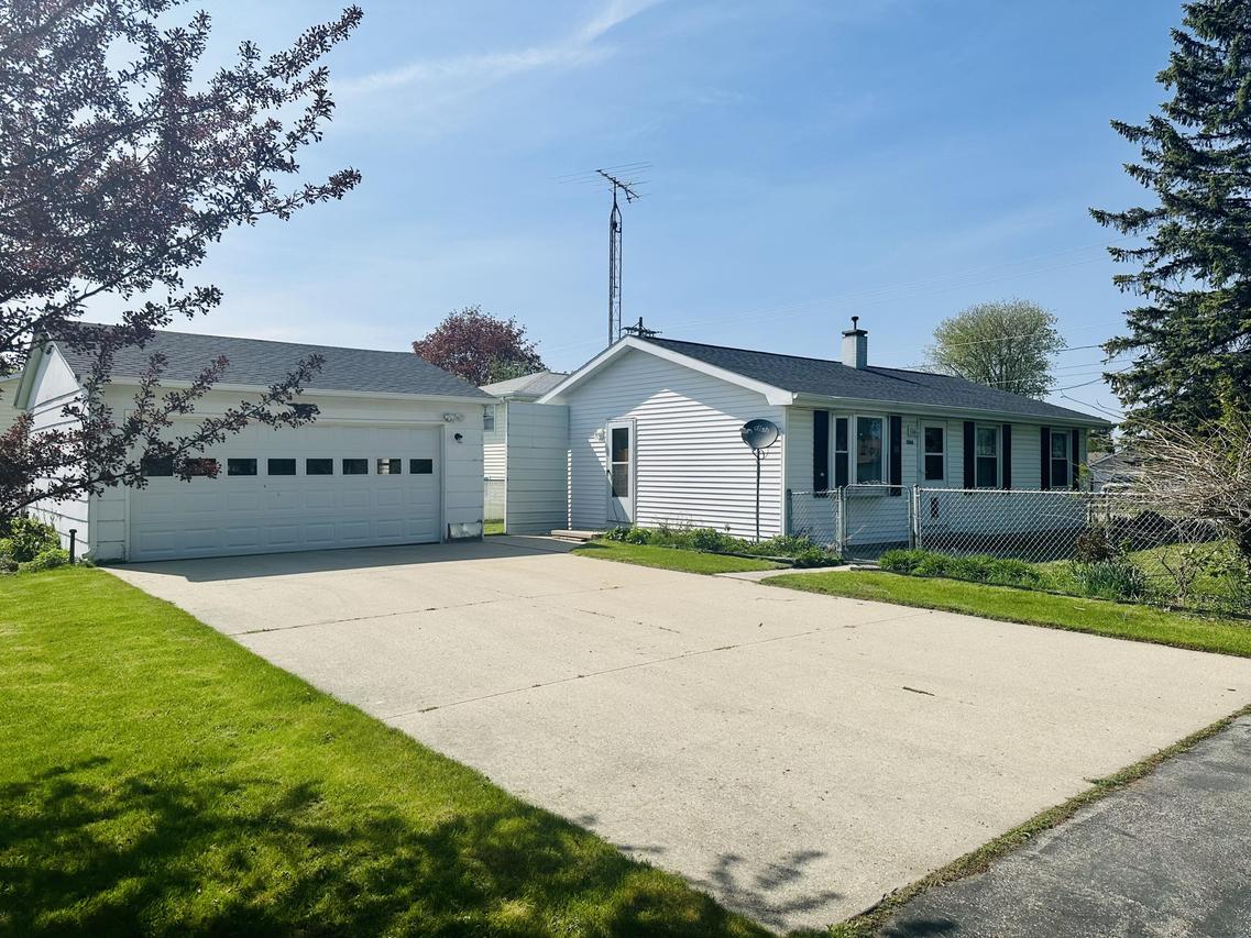 1504 S 31st St, Manitowoc, WI 54220