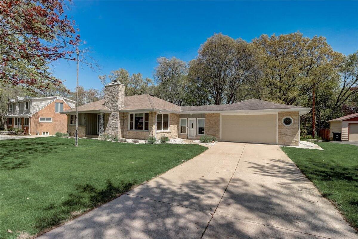 2356 N 118th St Mvp13, Wauwatosa, WI 53226