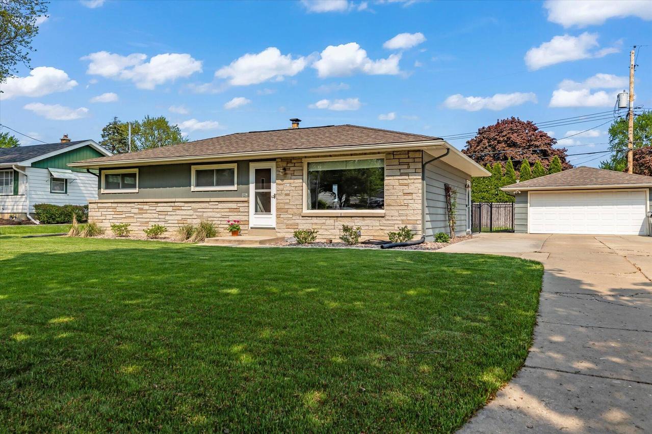 5616 S 34th St, Milwaukee, WI 53221