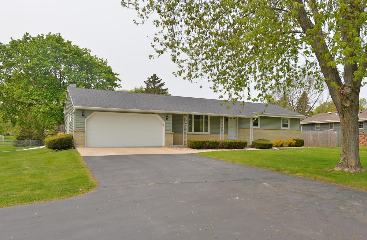 6520 Douglas Ave, Caledonia, WI 53402