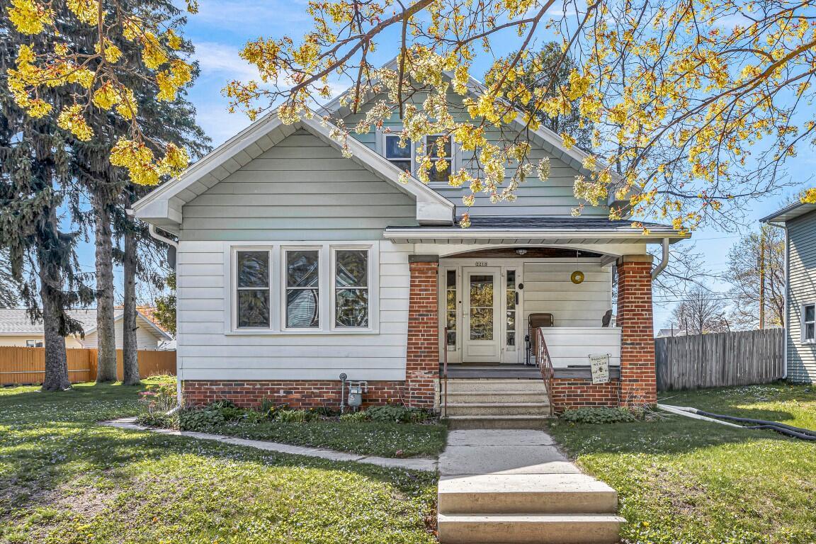 2218 S 14th St, Sheboygan, WI 53081