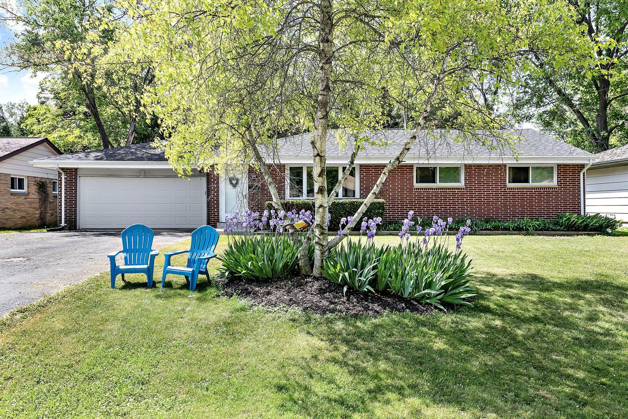 901 W Theresa Ln., Glendale, WI 53209