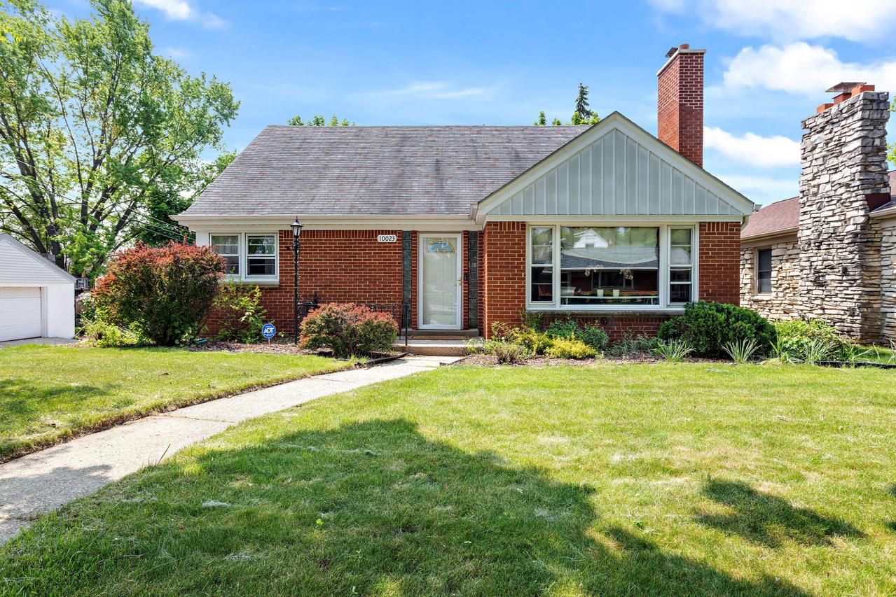 10023 W Highwood Ave., Wauwatosa, WI 53222
