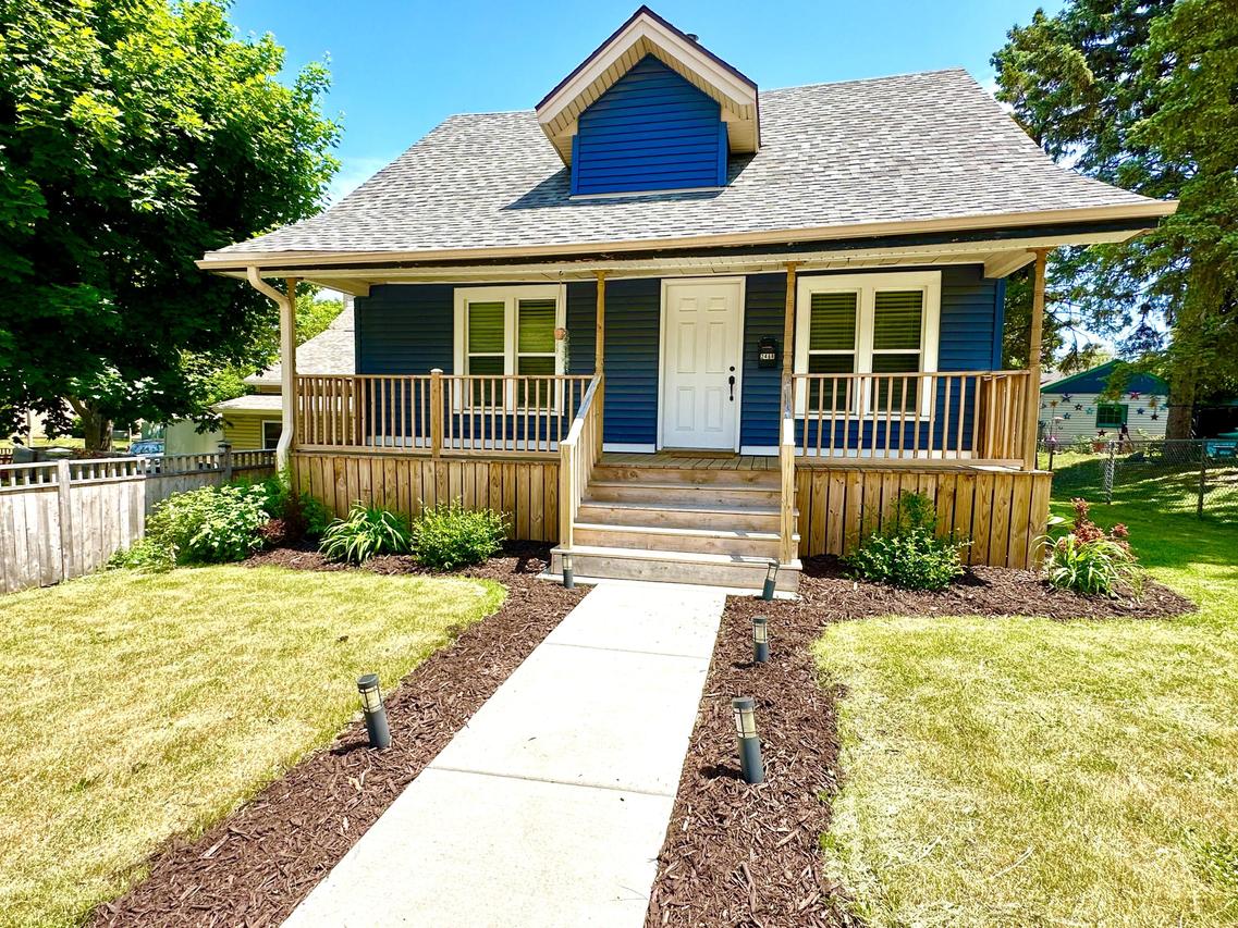 2468 N Wauwatosa Ave, Wauwatosa, WI 53213