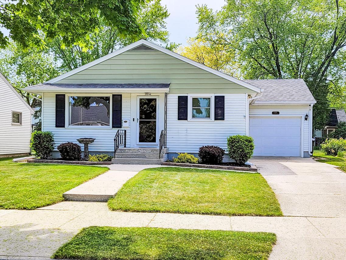 2514 Wedemeyer St, Sheboygan, WI 53081