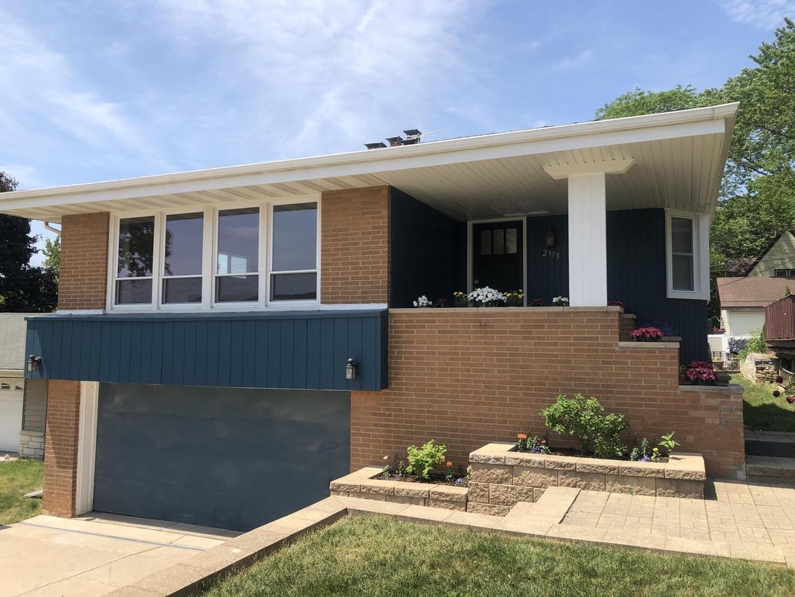 2373 N 113th St, Wauwatosa, WI 53226