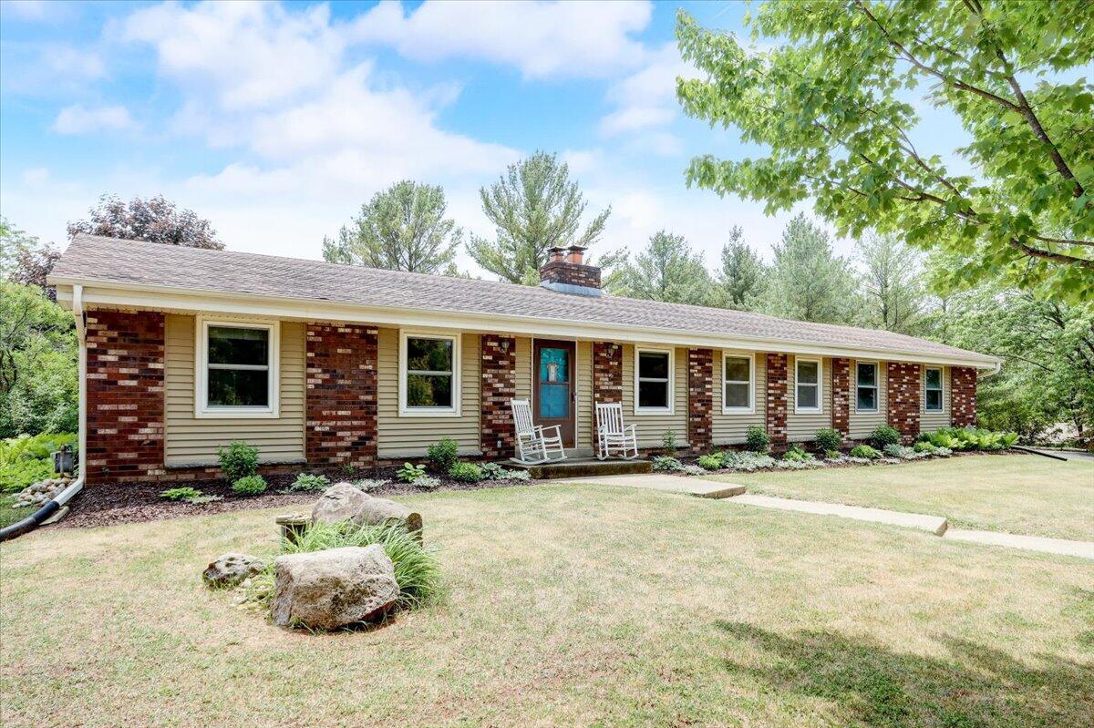 W237S8010 Highland Dr, Vernon, WI 53103