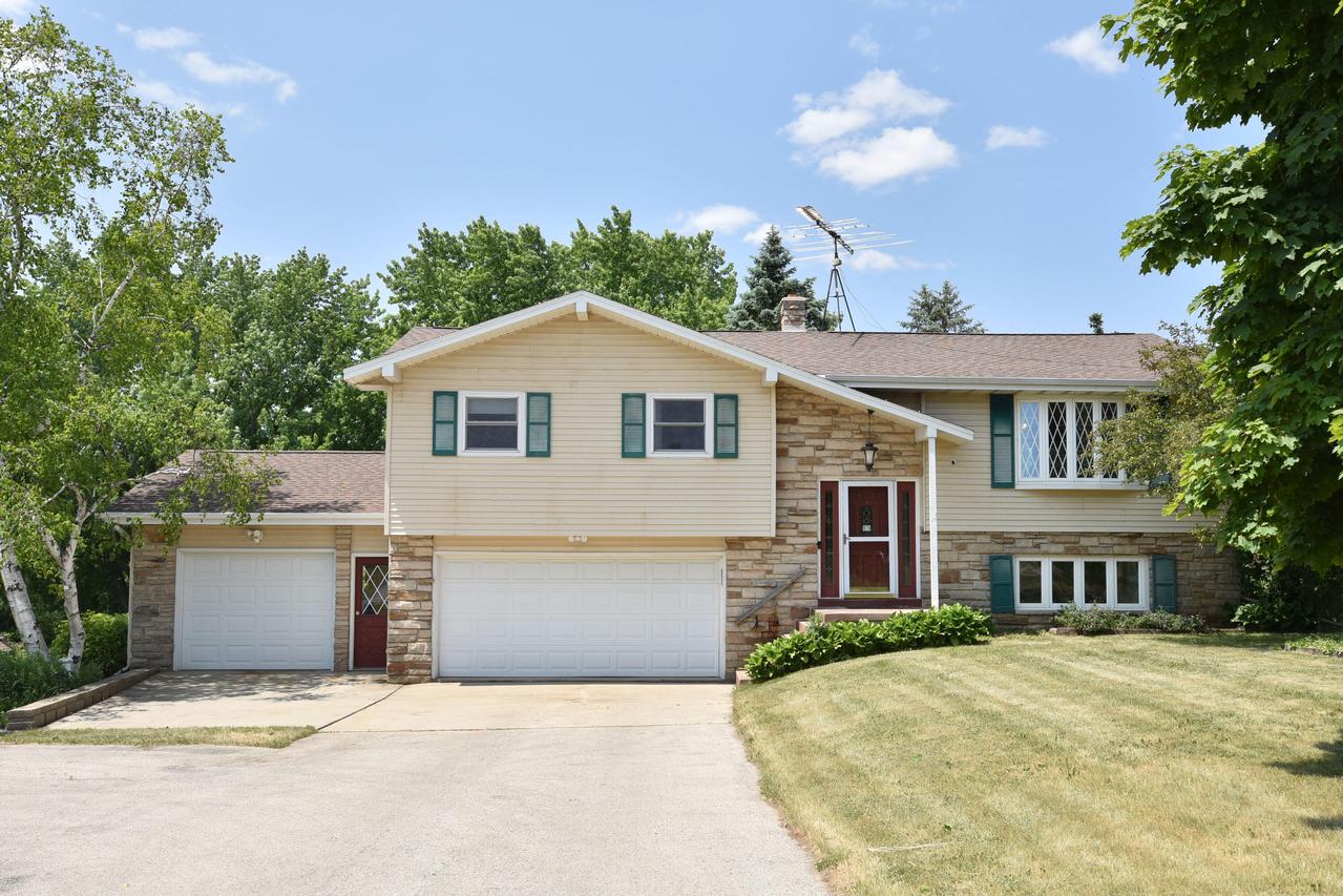 N1406 Maple Dr, Auburn, WI 53010