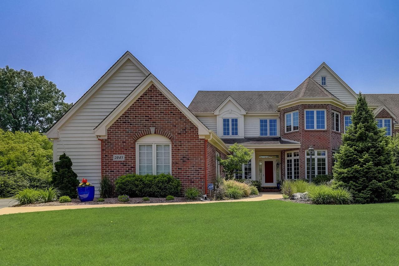 2045 W Hidden Reserve Cir, Mequon, WI 53092