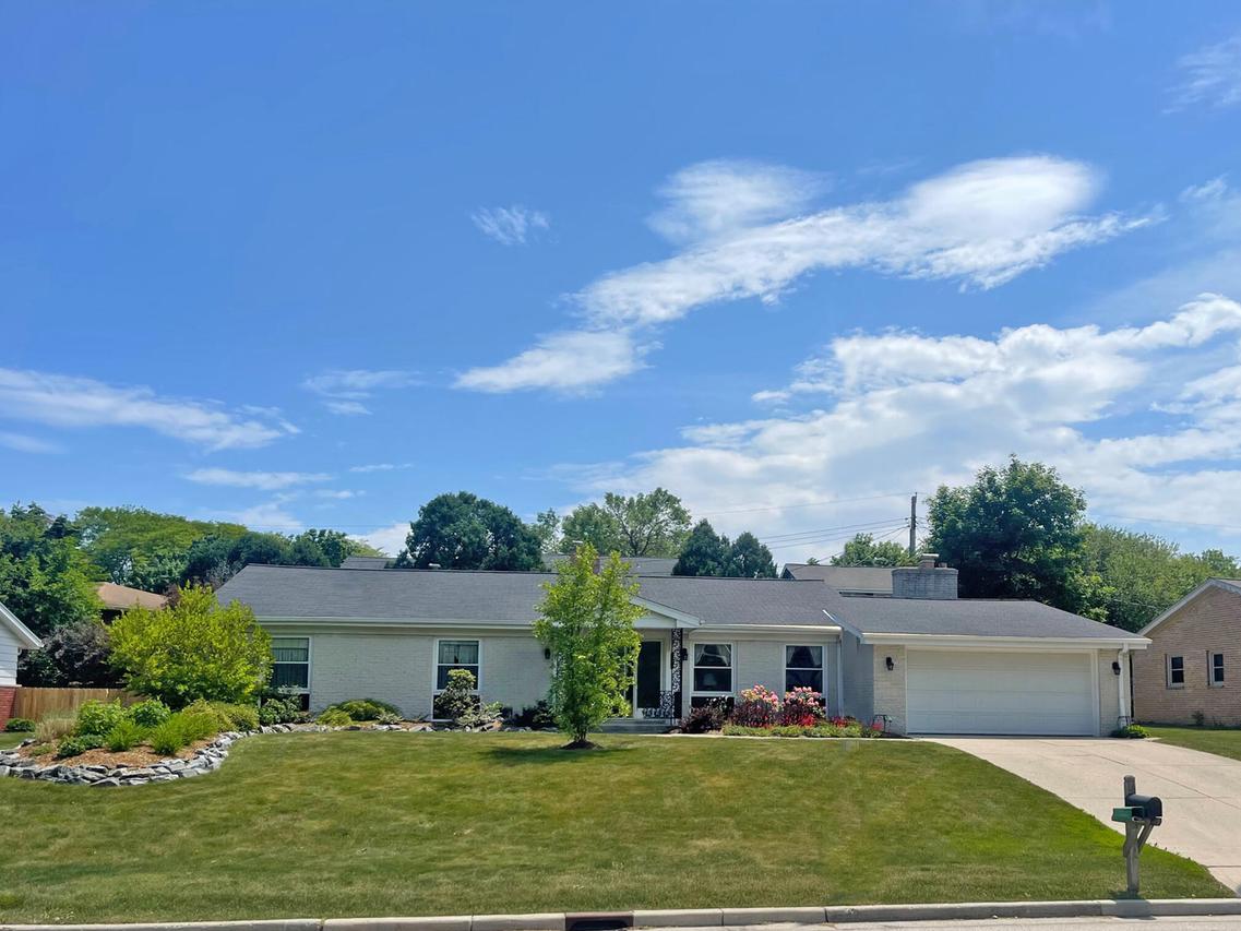 11927 W Locust St, Wauwatosa, WI 53222