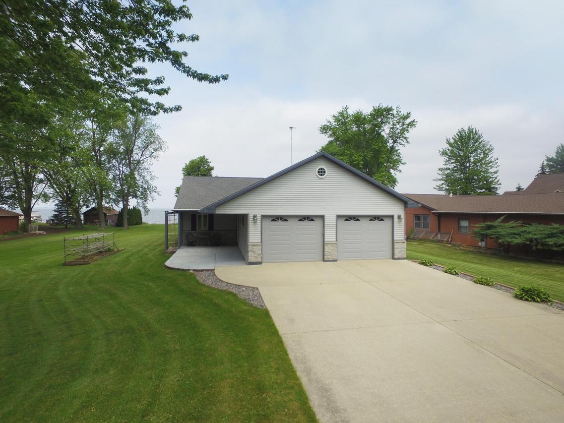 N8712 Sylvan Bay Rd, Fond Du Lac, WI 54937