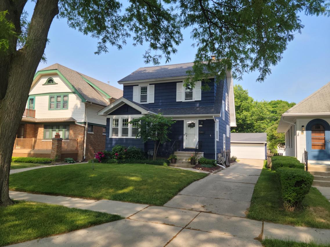 2650 N 69th St, Wauwatosa, WI 53213