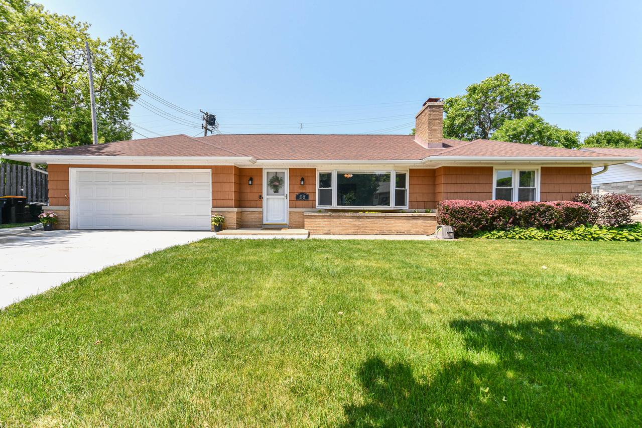 3139 N Knoll Blvd., Wauwatosa, WI 53222