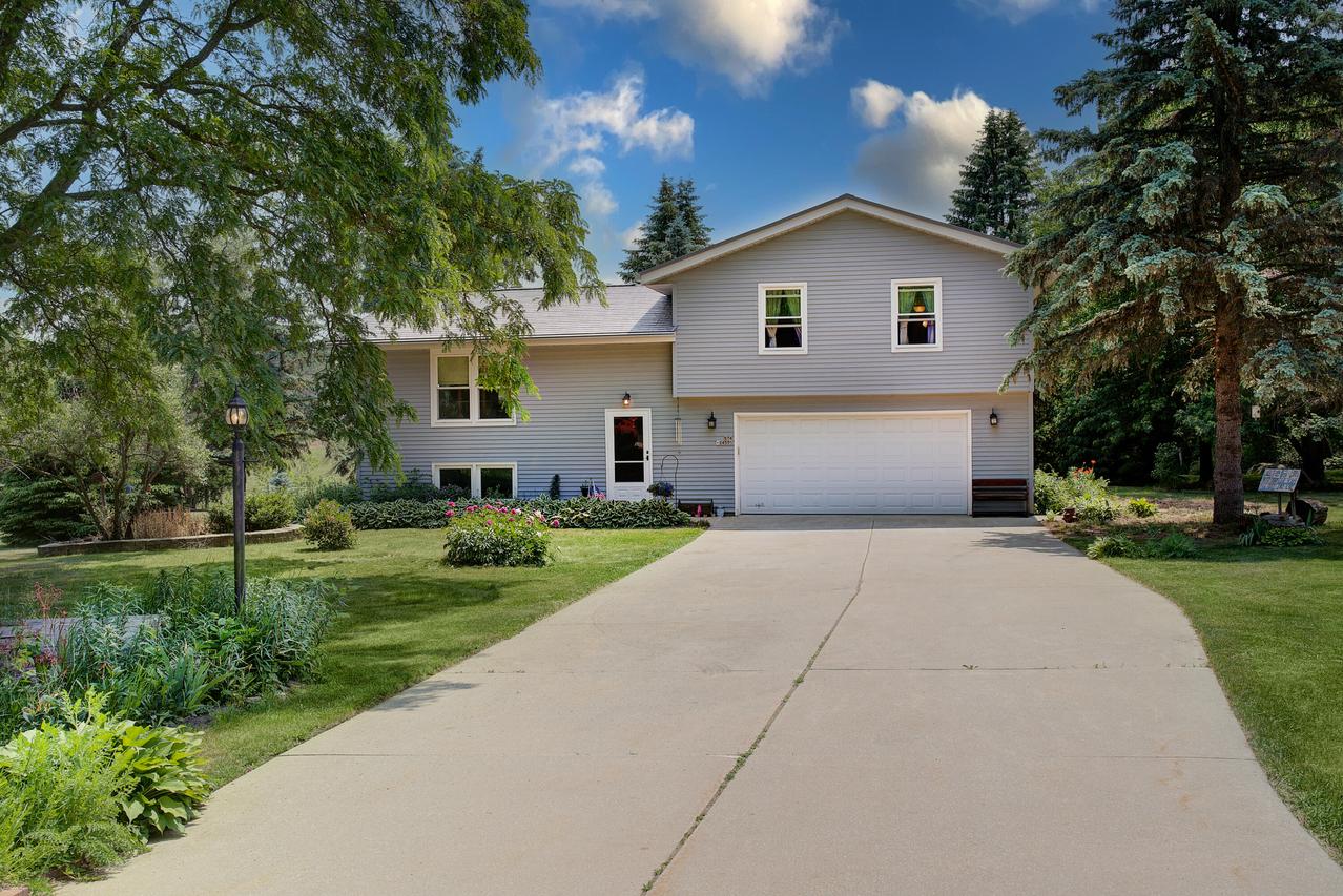 S74W24595 Windsor Ct, Vernon, WI 53189