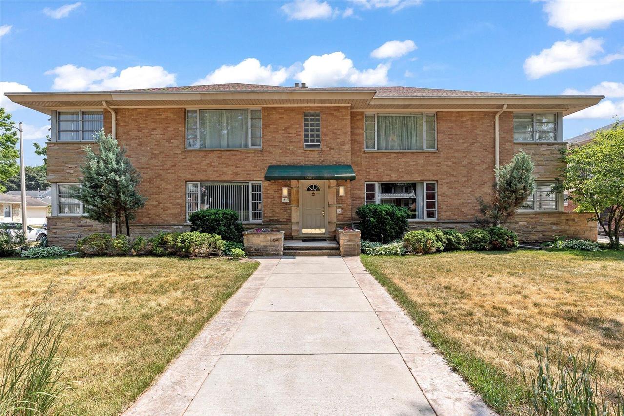 9407 W North Ave, Wauwatosa, WI 53226