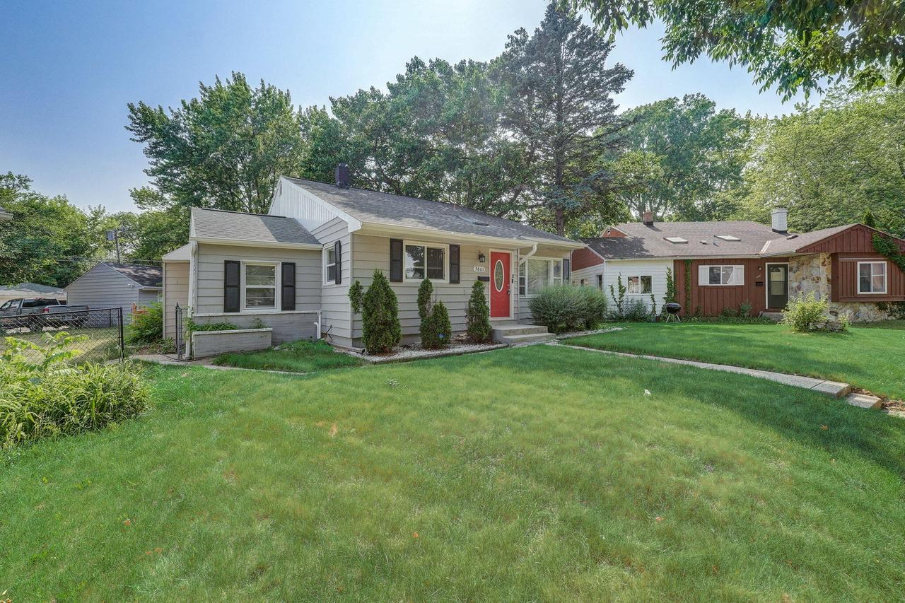 7861 W Caldwell Ct, Milwaukee, WI 53218