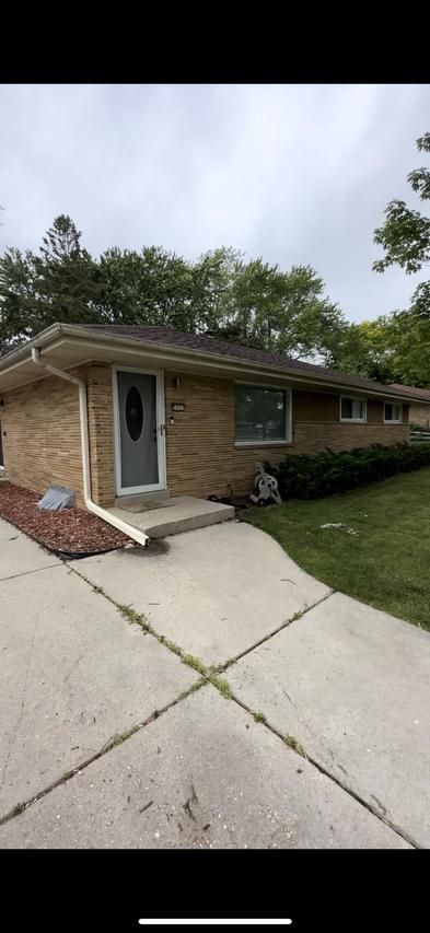 5441 N 24th St, Glendale, WI 53209