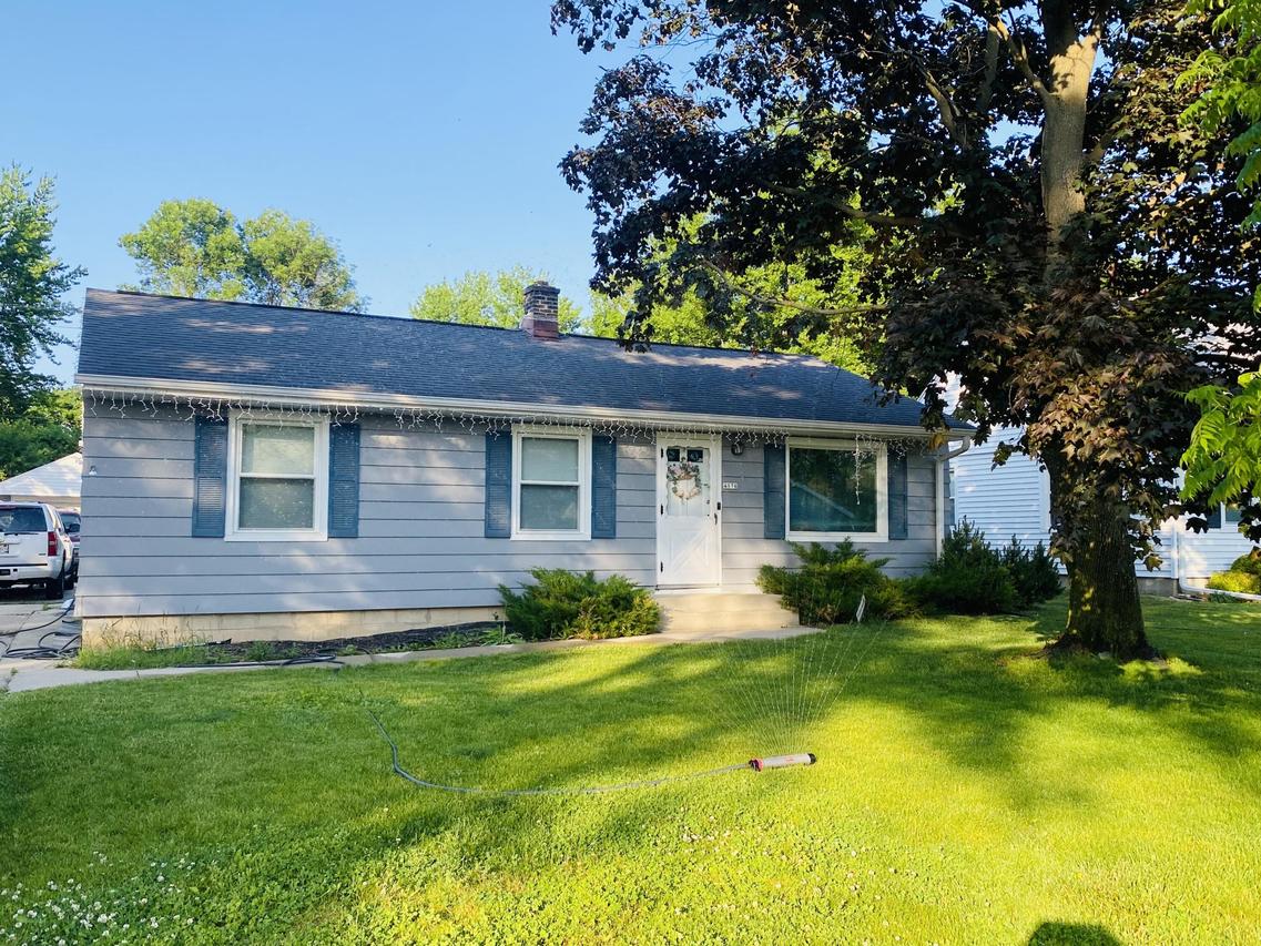 4176 N Glenway St, Wauwatosa, WI 53222