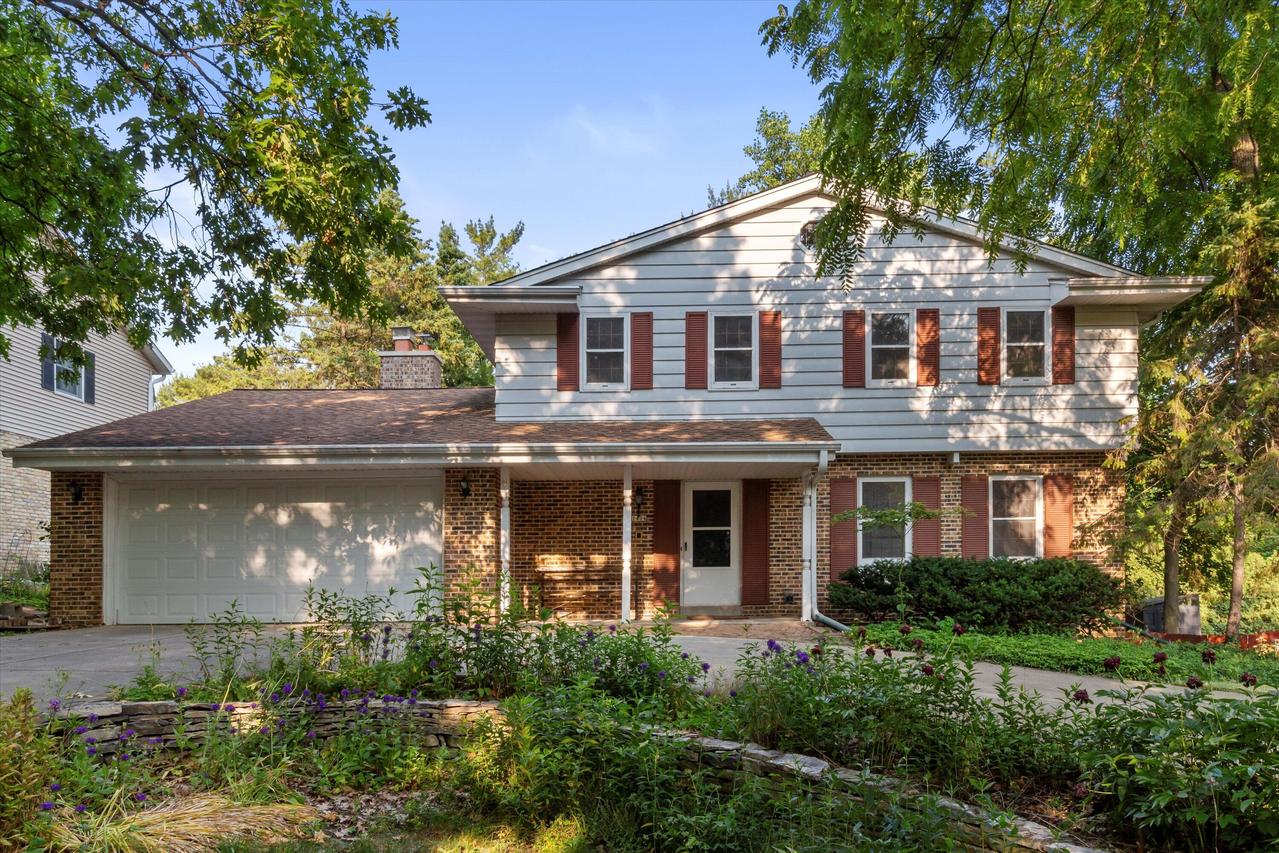 1404 N 121st St, Wauwatosa, WI 53226