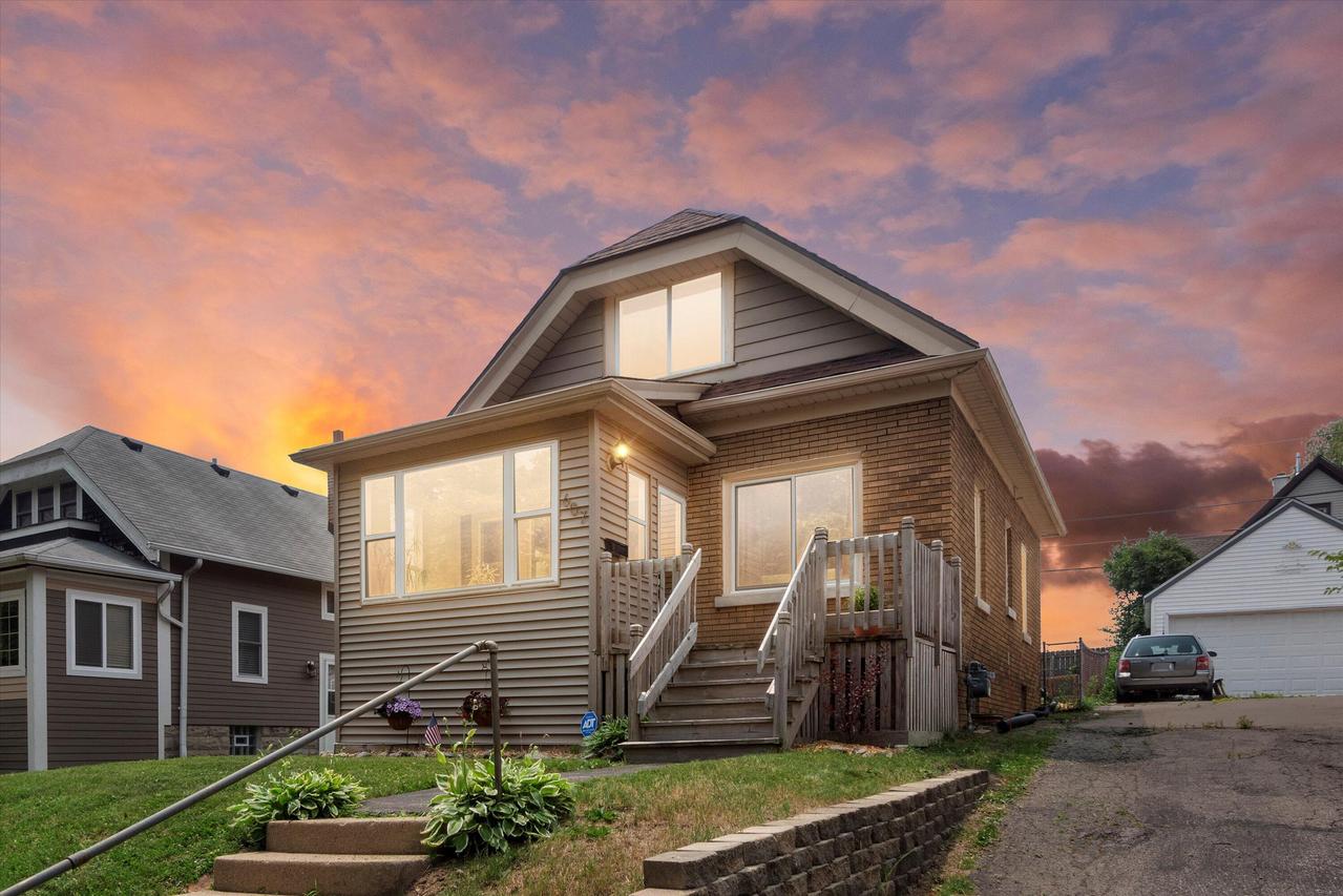 607 S Oak Park, Milwaukee, WI 53214