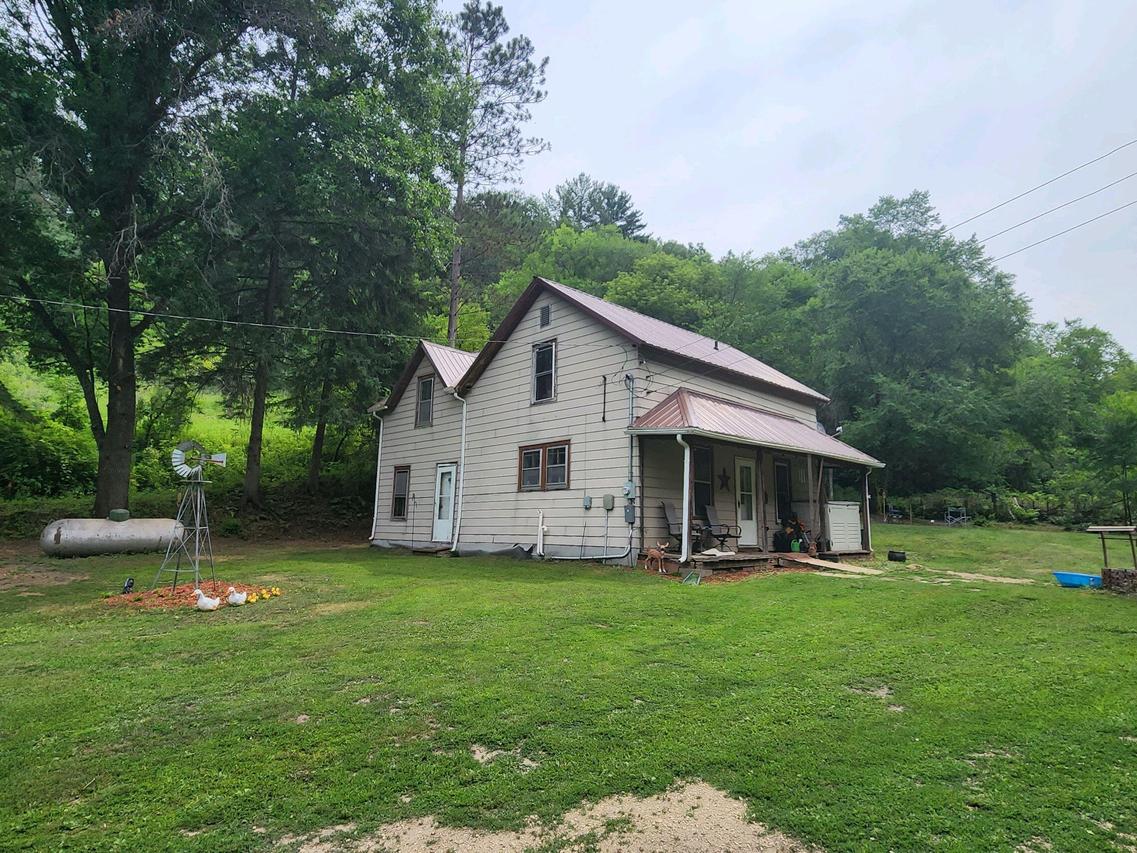 30852 Oakland Rd, Portland, WI 54619