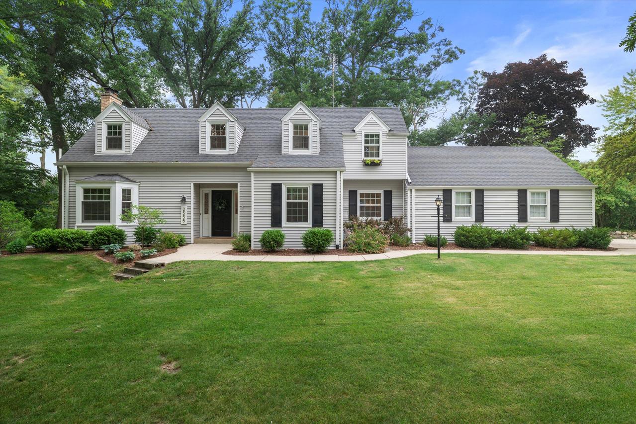 2555 N 120th St., Wauwatosa, WI 53226