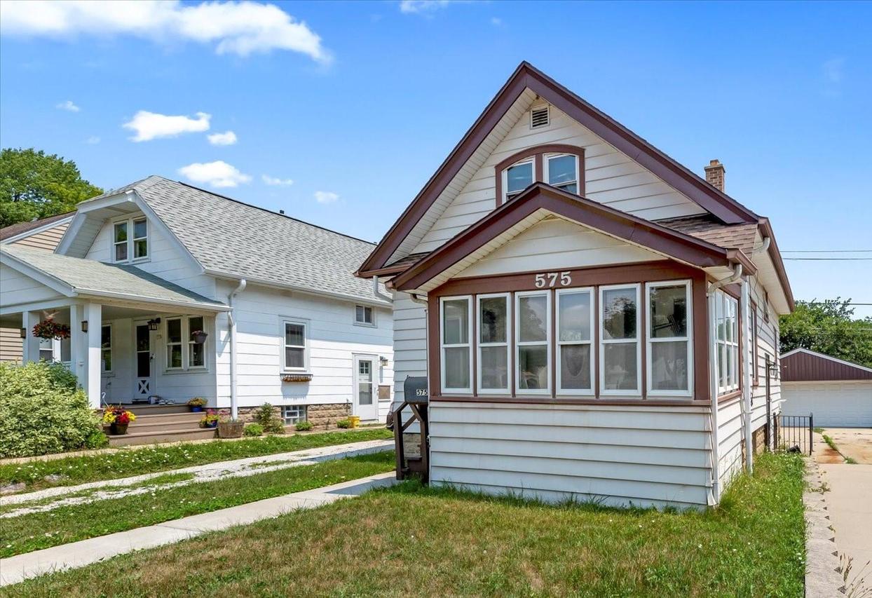 575 S Oak Park, Milwaukee, WI 53214
