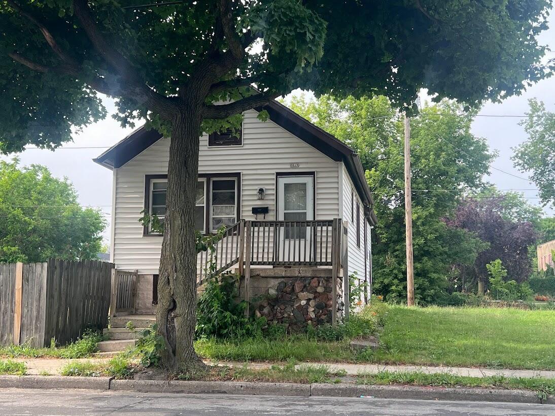 2618 W Walnut St, Milwaukee, WI 53205