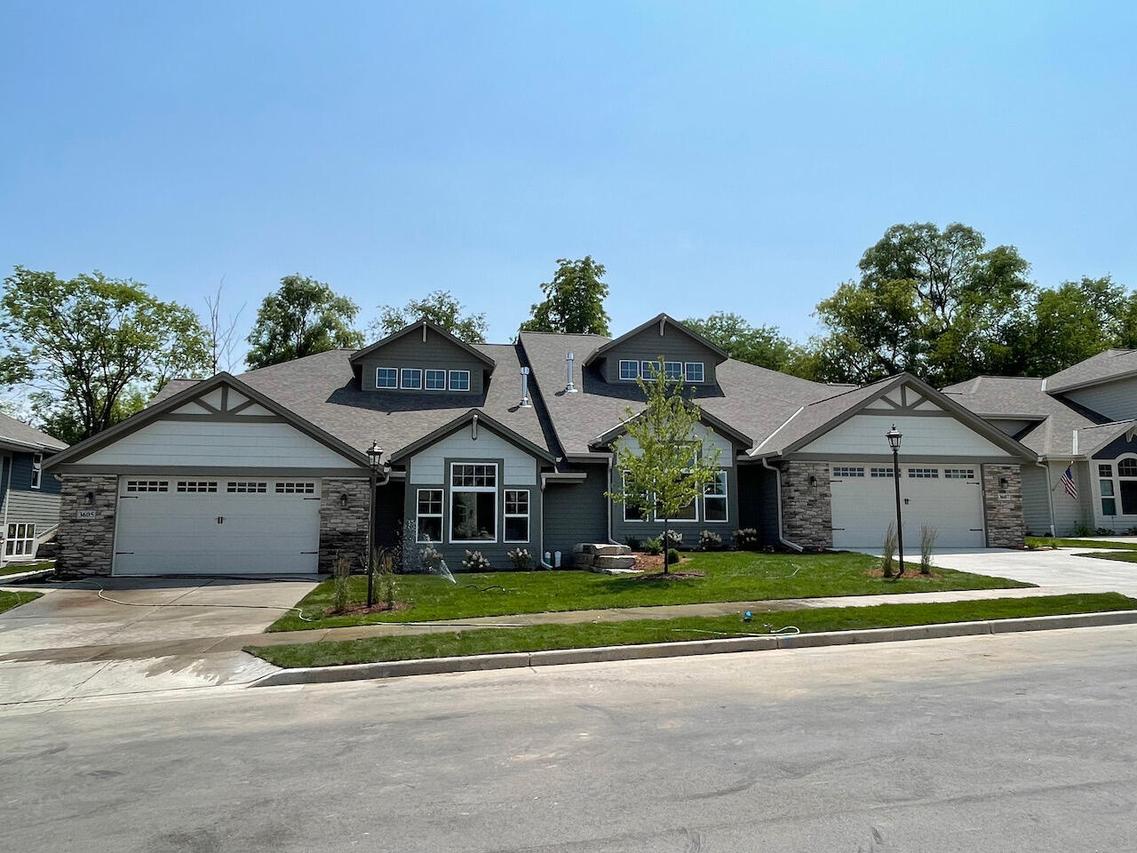 3605 Hawthorn Hill #1, Waukesha, WI 53188